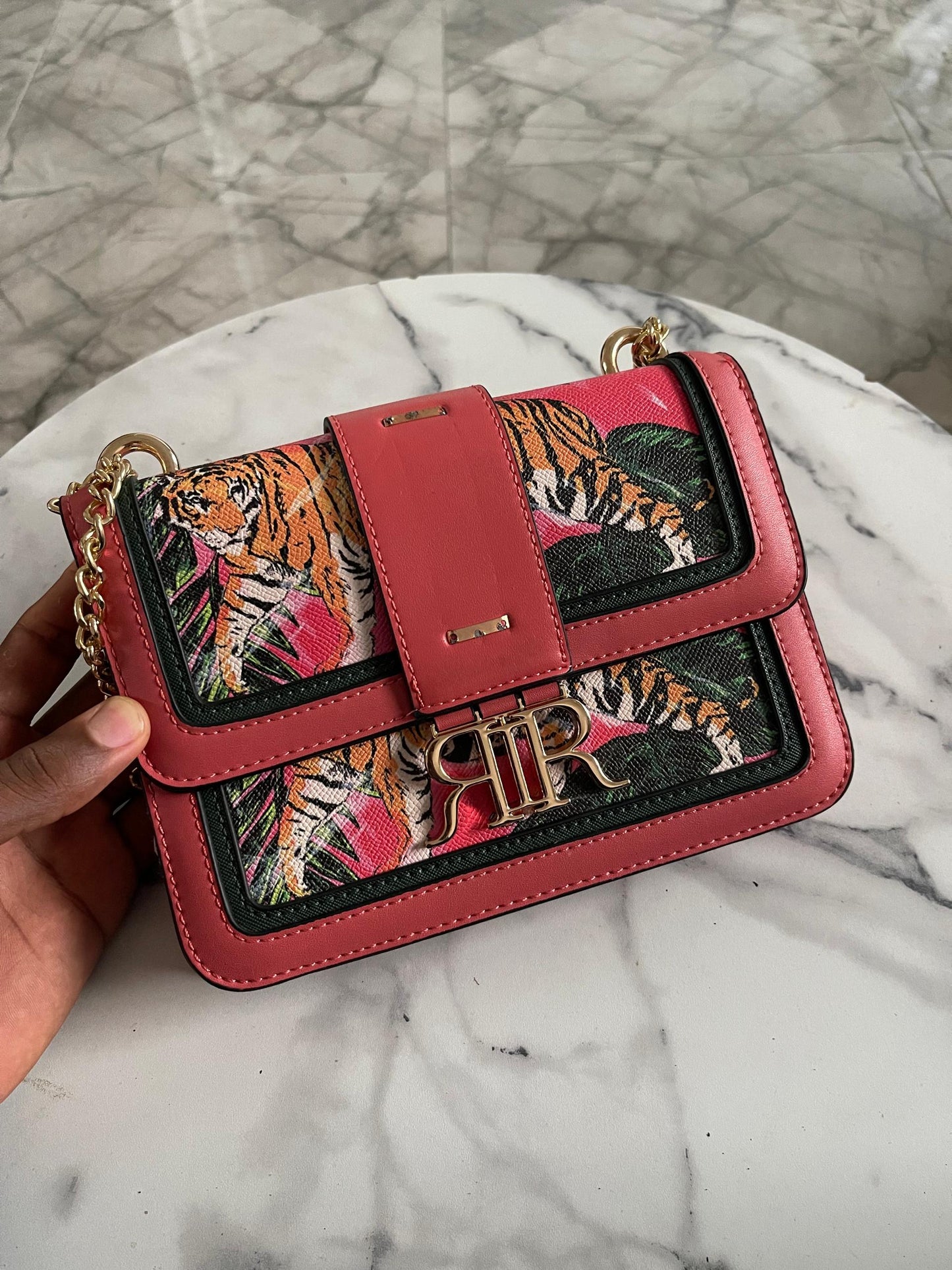 SAC A MAIN RIVER ISLAND