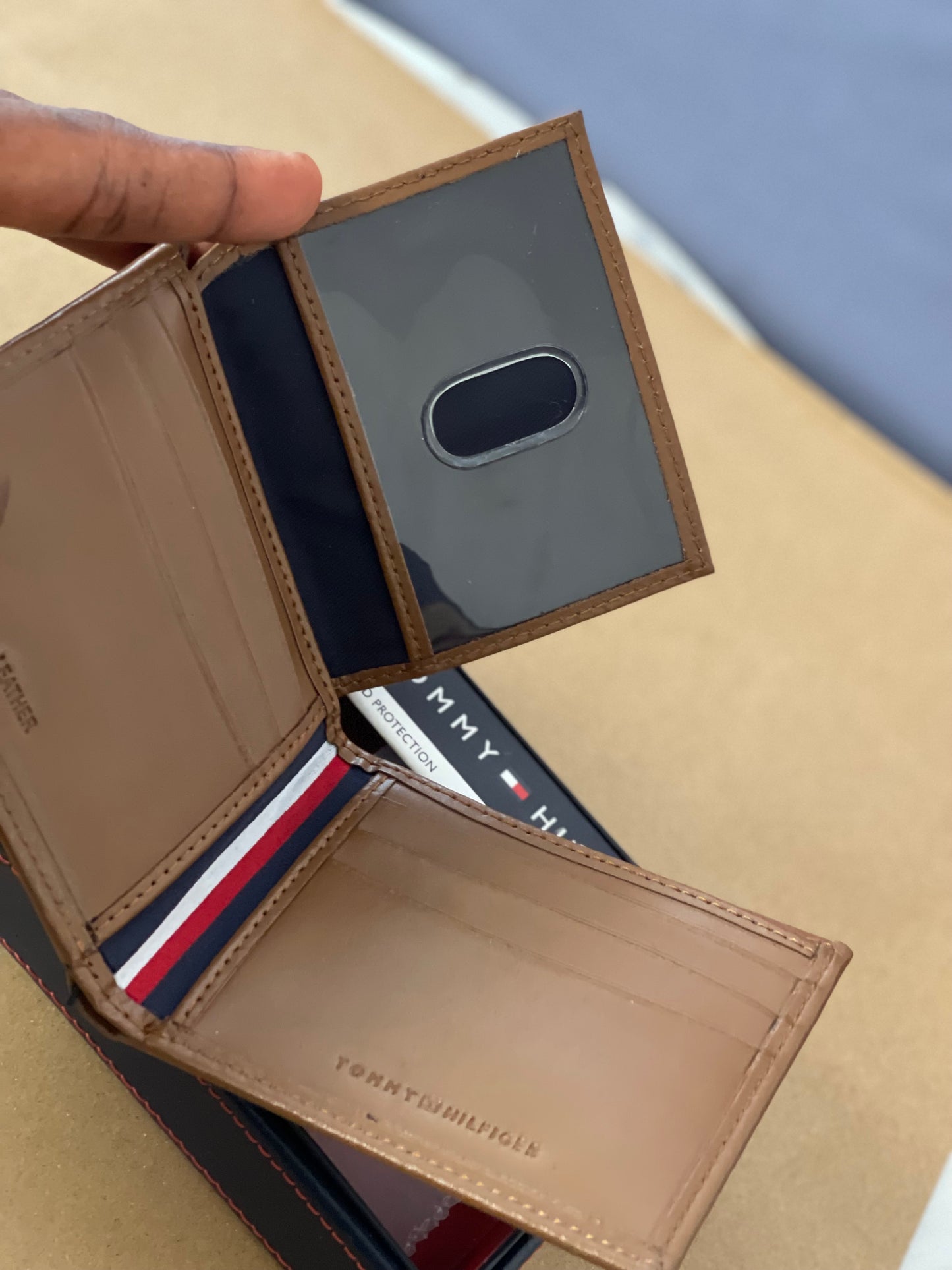 Crossbody Tommy H